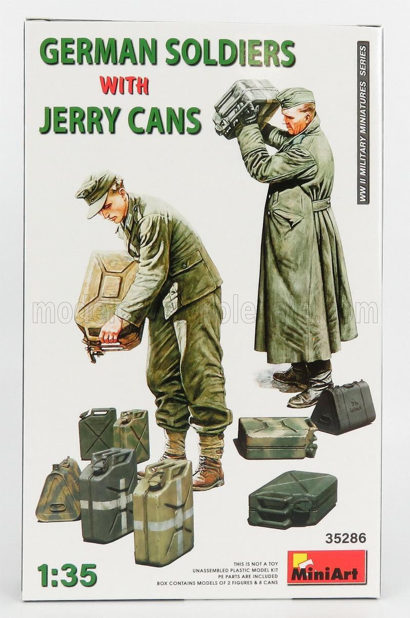 FIGURES | GERMAN SOLDIERS WITH JERRY CANS 1945 | /