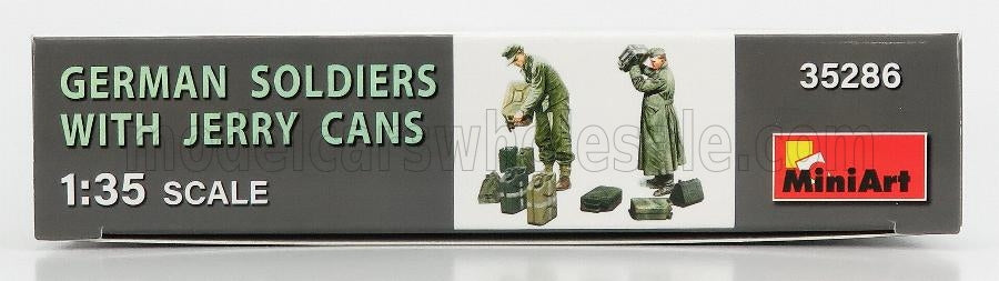 FIGURES | GERMAN SOLDIERS WITH JERRY CANS 1945 | /